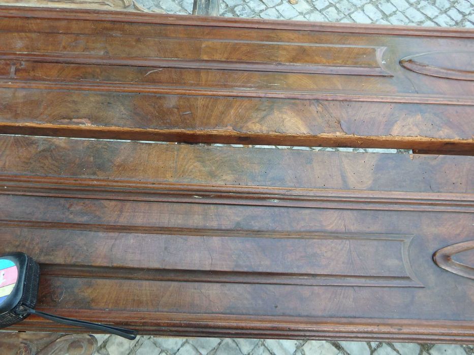 Cama estilo romântico em castanheiro maciço