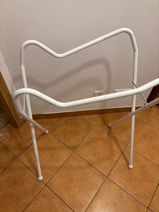 Stojak do wanienki niemowlęcej