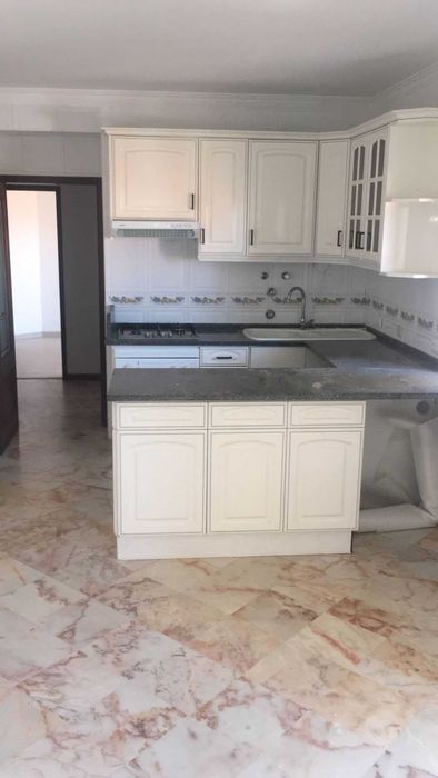 Oportunidade! T1+1 com Sótão, Varanda Total e a Minutos do Mar