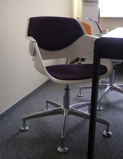 Krzesła różne biurowe konferencyjne i nie koniecznie
