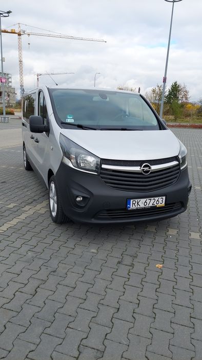 Opel Vivaro 1.6 145 km 9 osób.