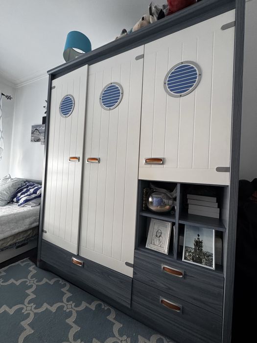 Roupeiro com 3 portas