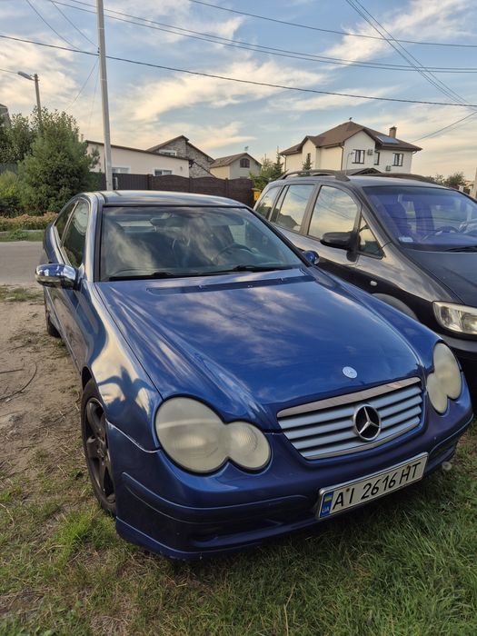Смарагдовий  Мерседес-Веnz  С200 купе автомобіль на  газу