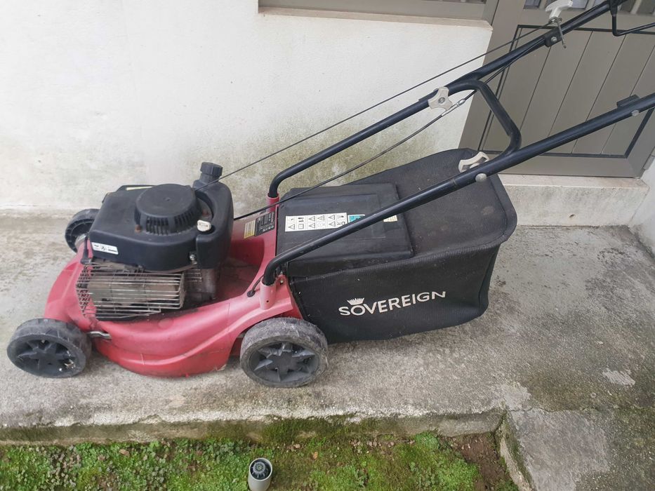 Máquina Cortar Relva a Gasolina Sovereign