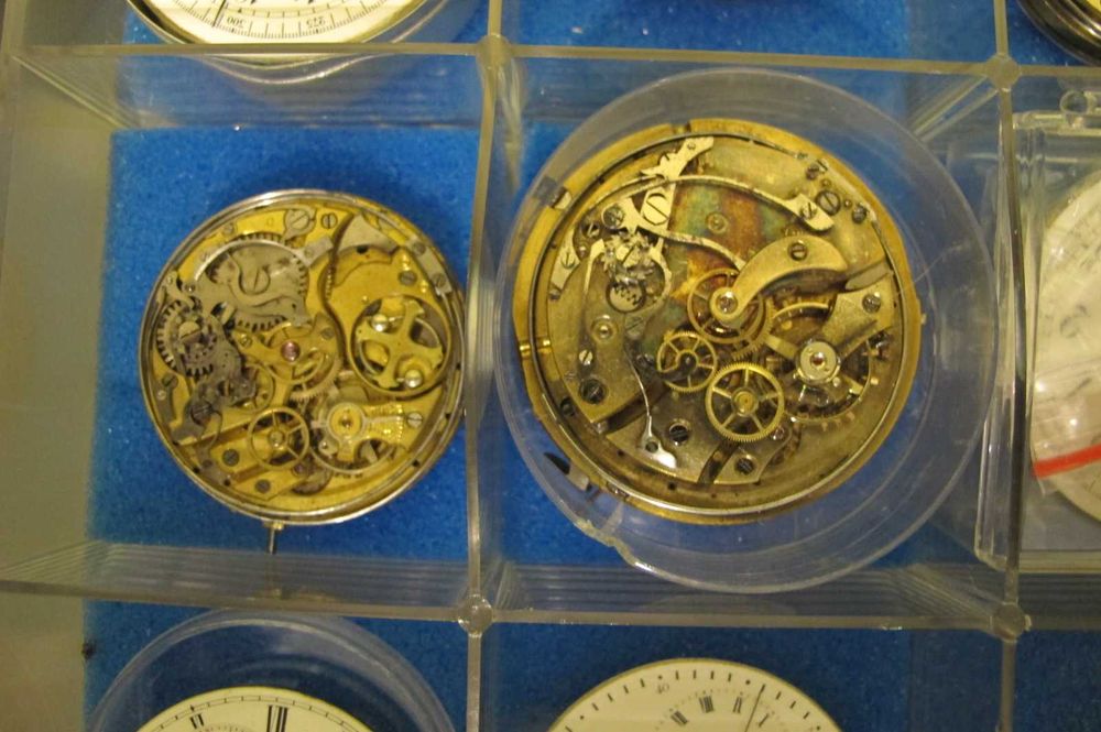 Mechanizm starego zegarka kieszonkowego