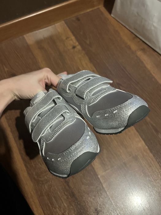 Оригінальні блискучі водонепроникні кеди