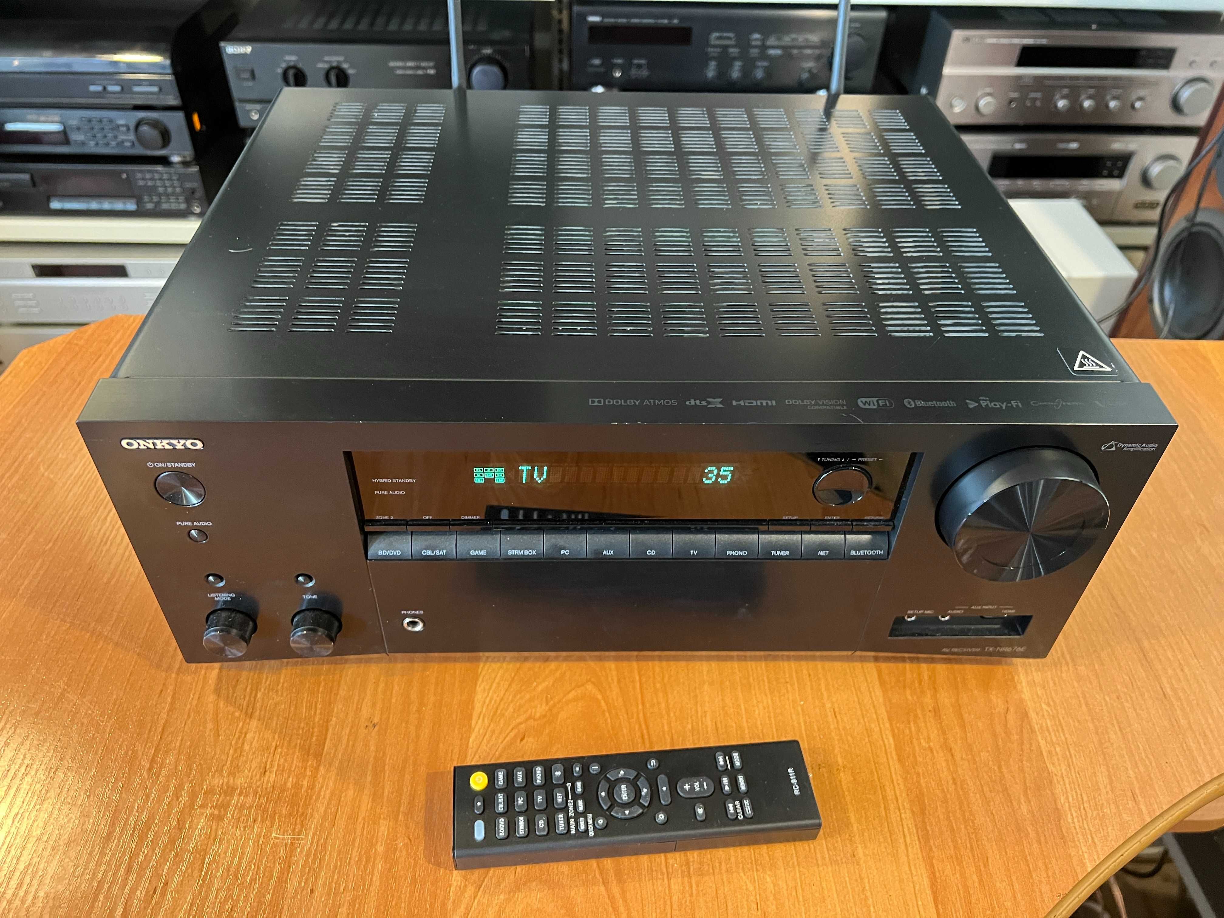 Amplituner Onkyo TX-NR676E Audio Room