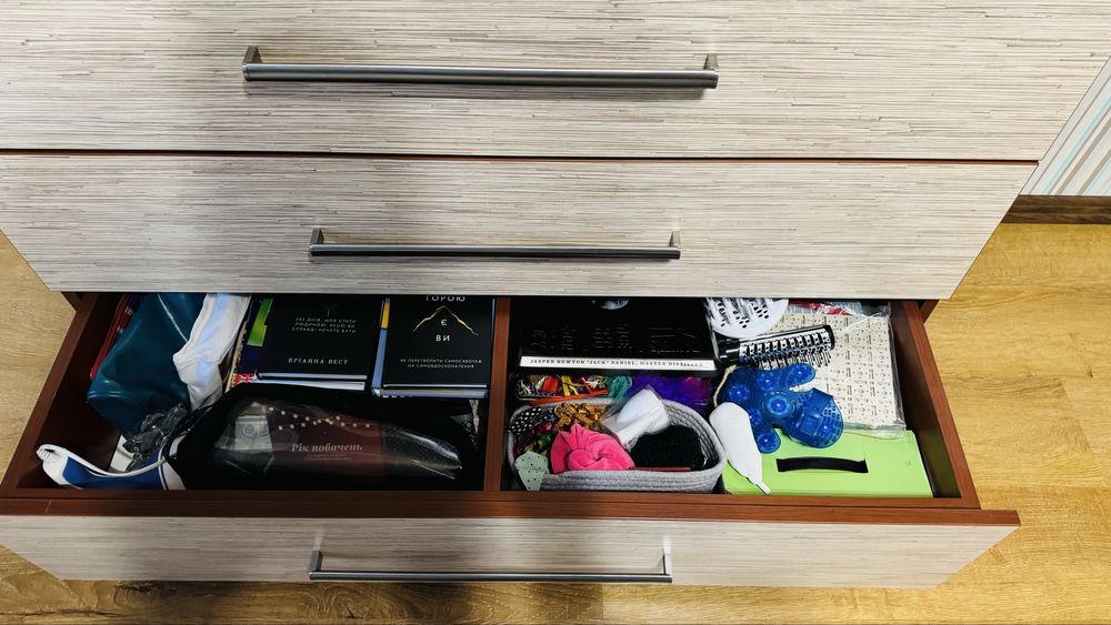 Дуже вмістимий міцний комод в чудовому стані