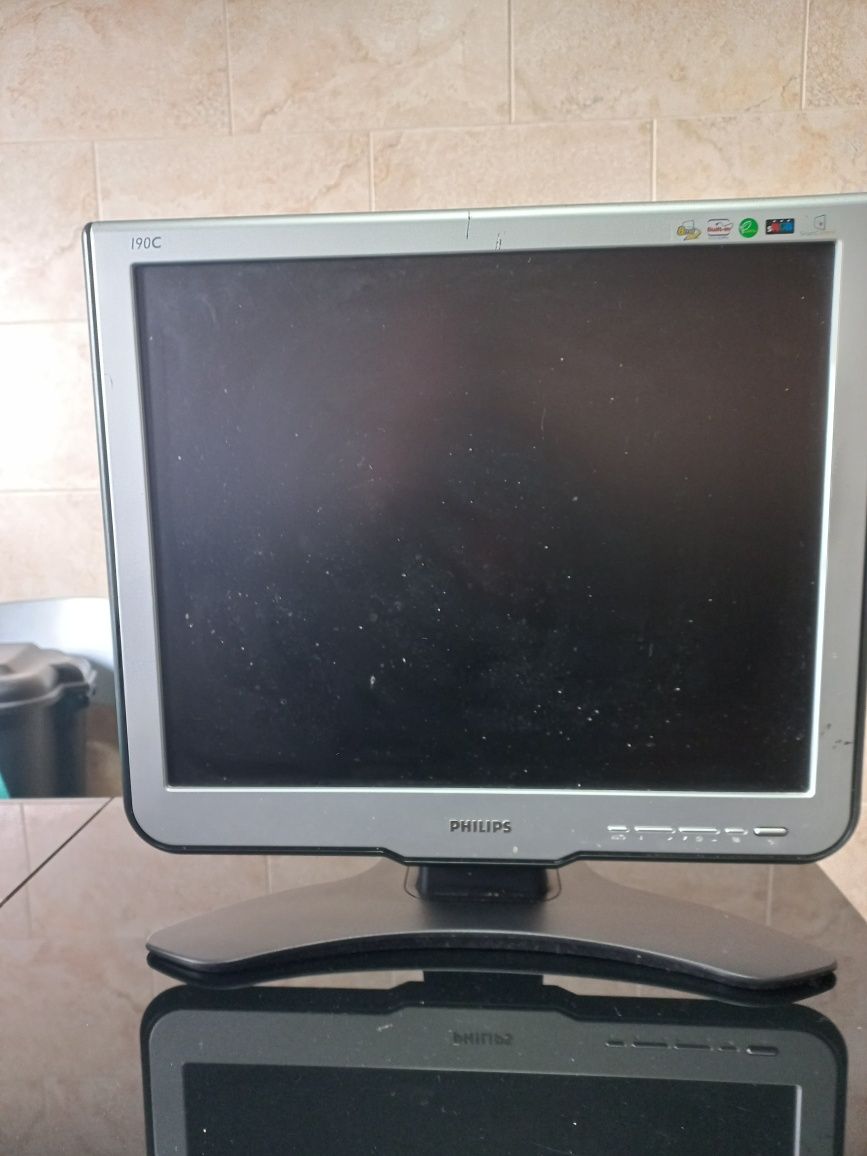 Acer Aspire AXC 780 + Monitor Philips LCD