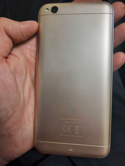 Телефон Xiaomi Redmi 5A 2/16 ( слабая батарея )