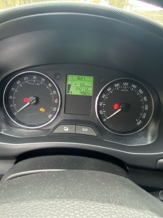 Продам авто Skoda Fabia 2014