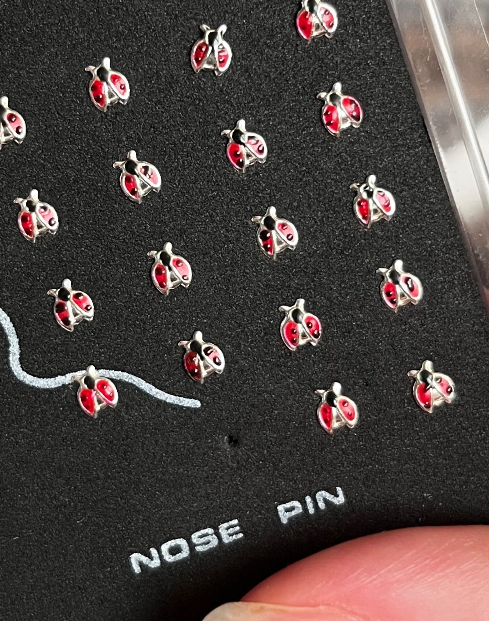 Kolczyk do nosa biedronka nostril srebrny srebro 925 piercing