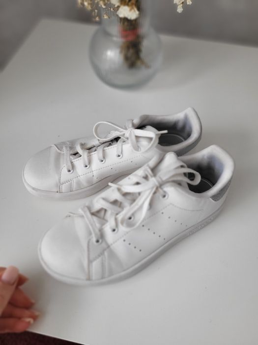 Кросівки Adidas. Оригінал. Шкіра. 32 розмір