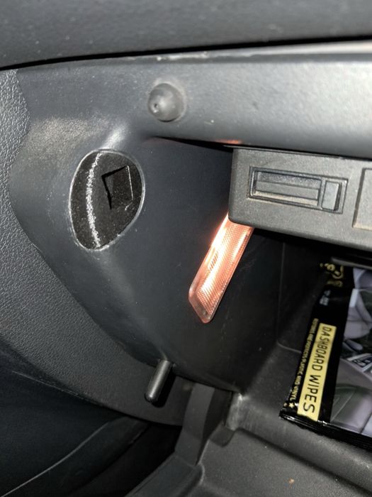Zatrzaski schowka pasażera Peugeot 5008 MK1 2009 do 2017