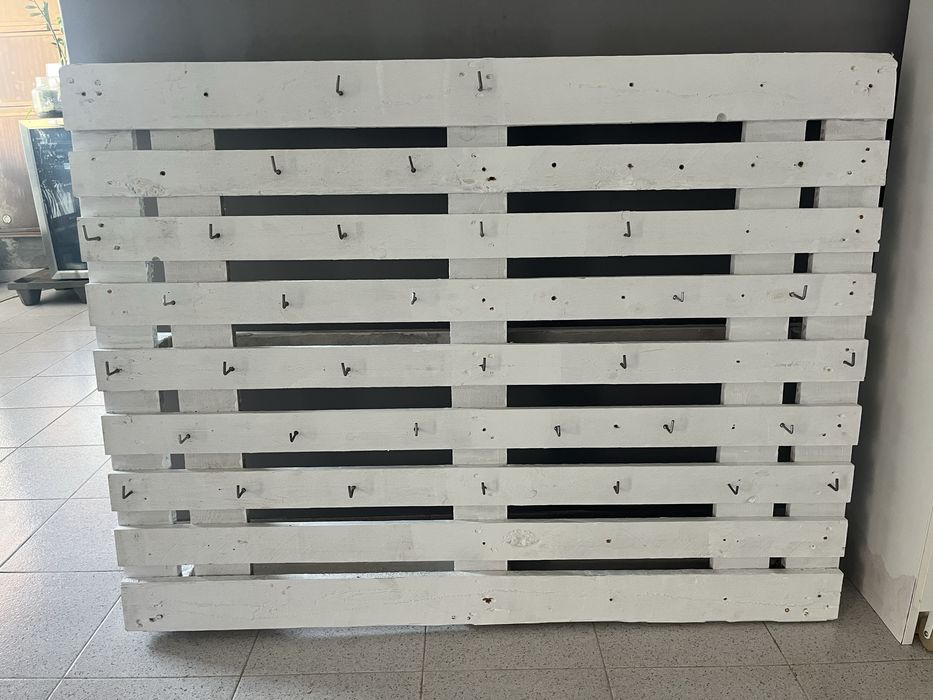 Paletes brancas com escápulas