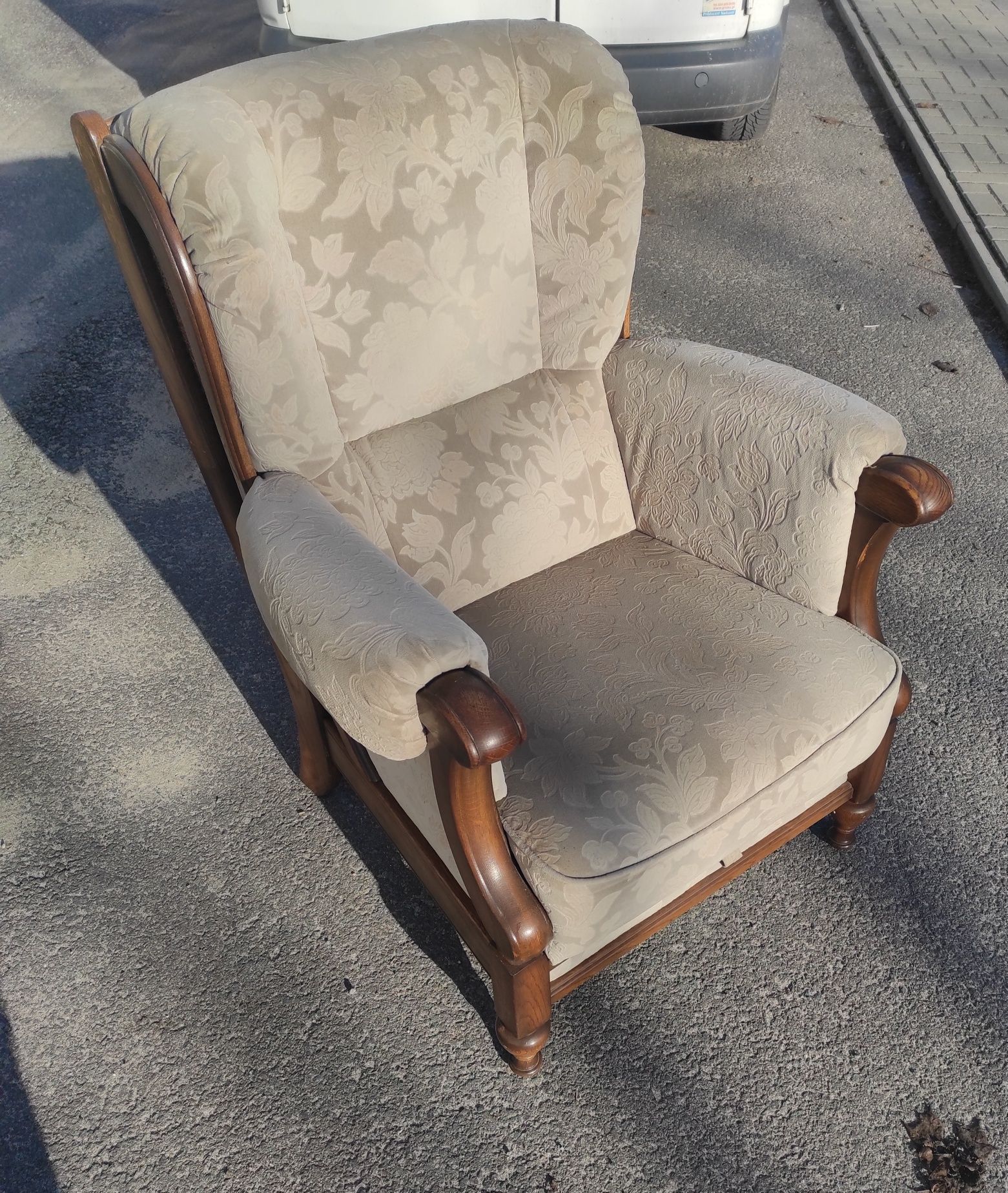Fotel uszak drewniany fotel rafia vintage wysuwane siedzisko