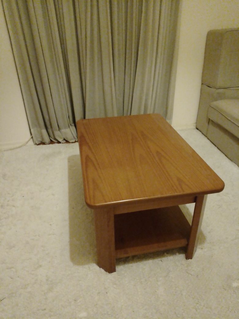 Mesa de sala em madeira