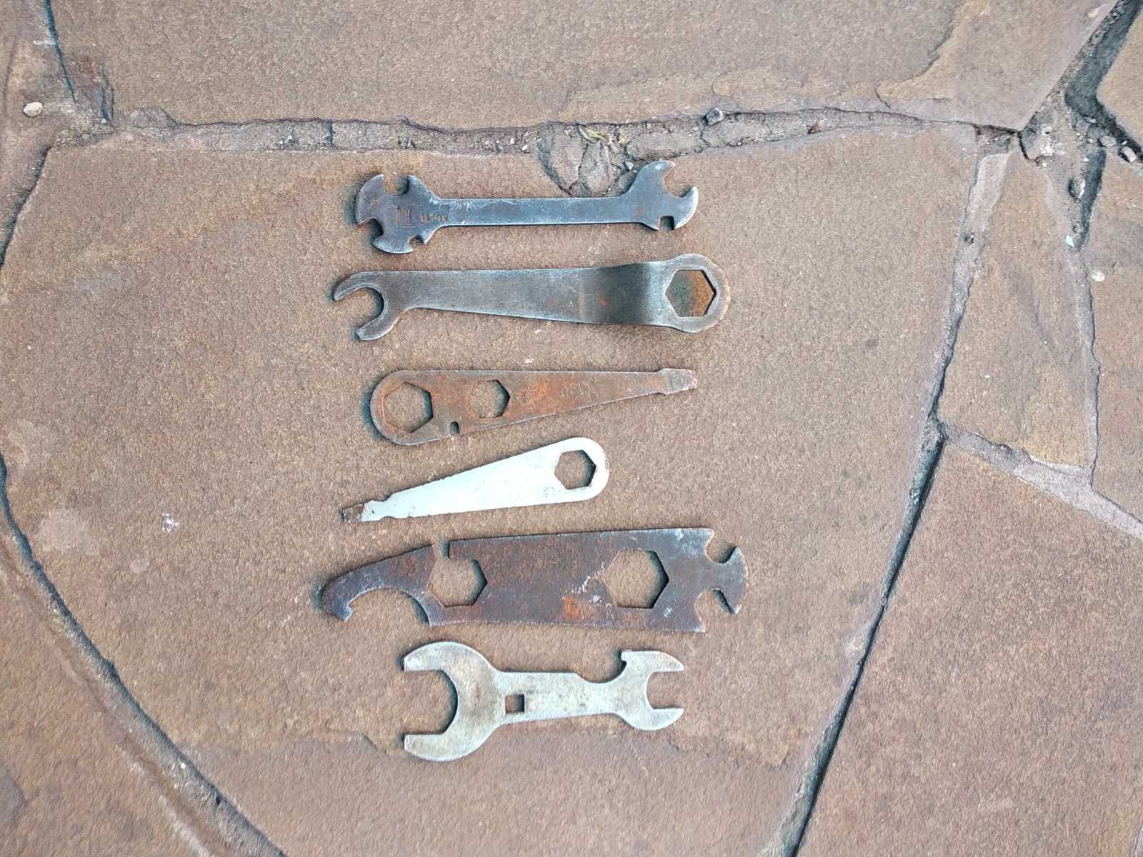 Велосипедные ключи разных размеров.