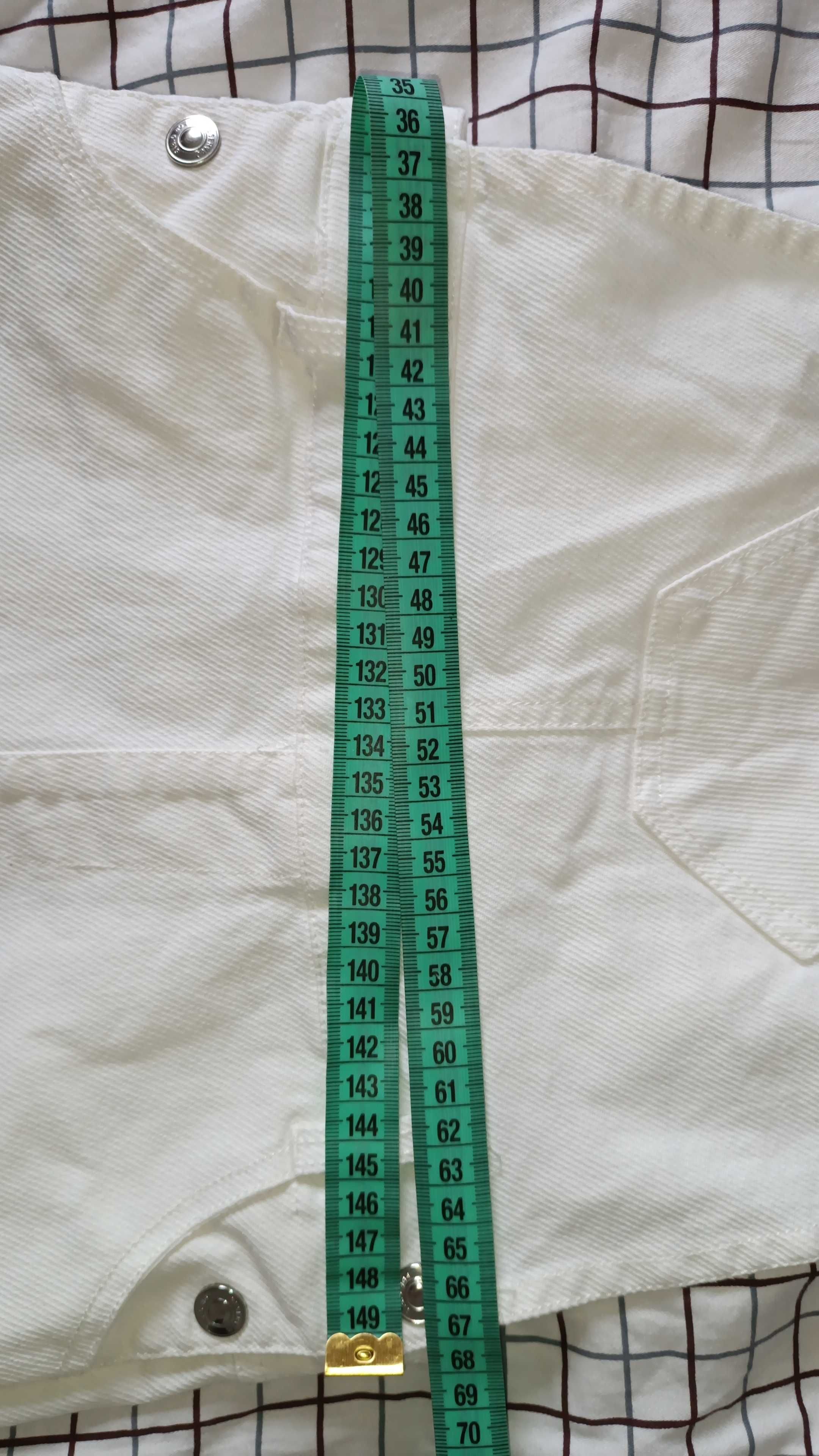 Spodenki krótkie ogrodniczki na szelkach białe 152 cm Reserved