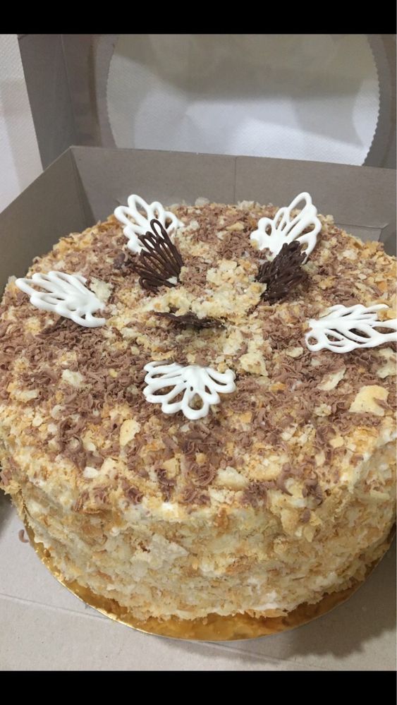 Коржі для медовика, наполеона, бісквітні . Тортики на замовлення