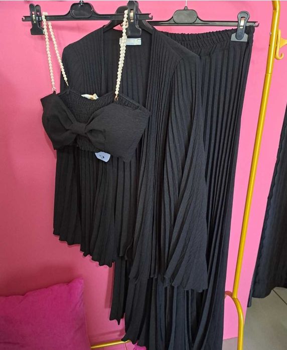 Komplet 3 części crop top spodnie narzutka sm