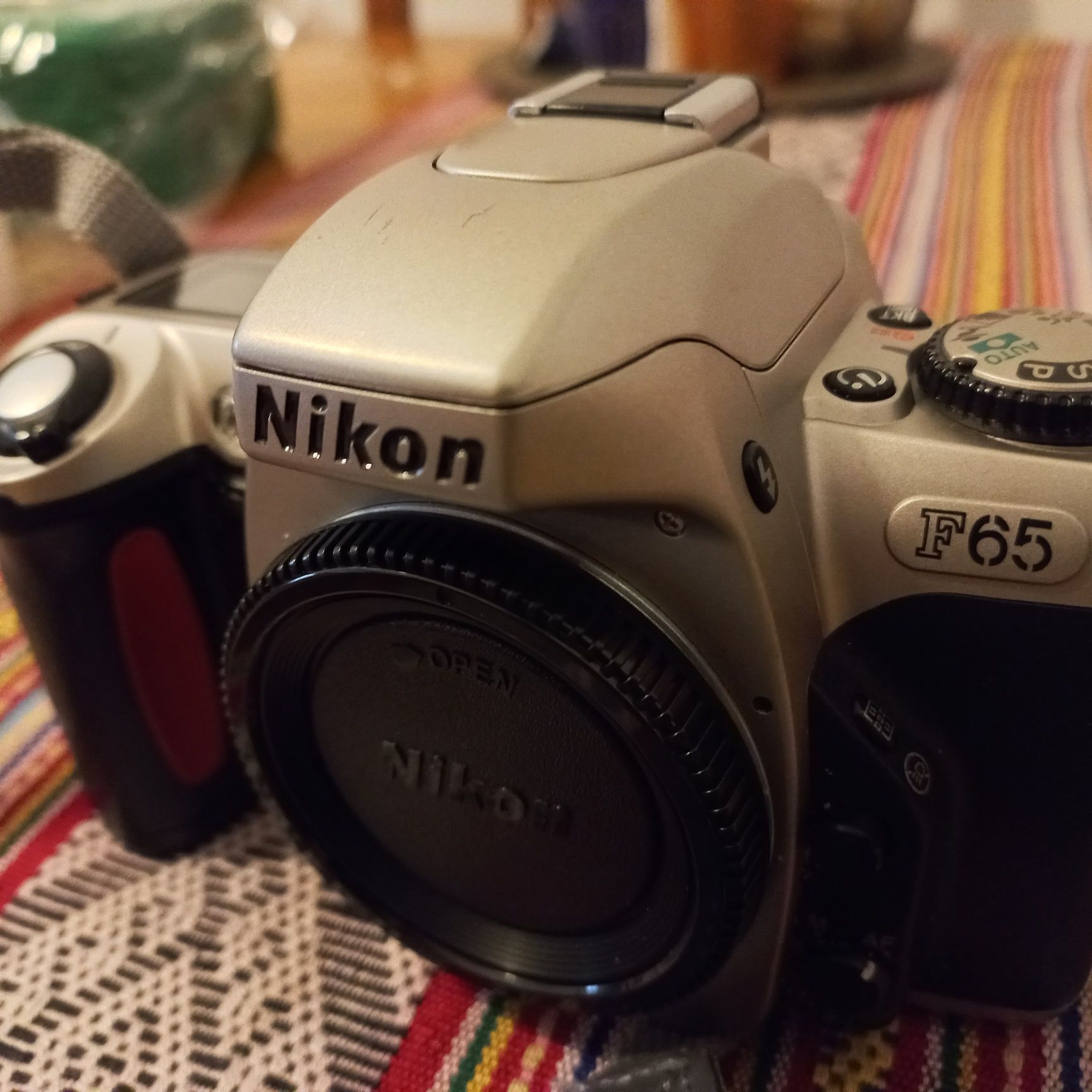 Máquina analógica Nikon F65