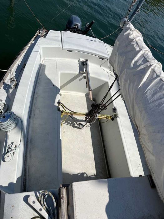 Żaglówka Tequila z silnikiem