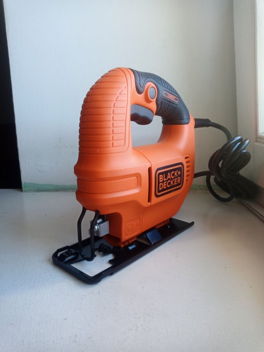 Wyrżynarka BLACK DECKER + walizka