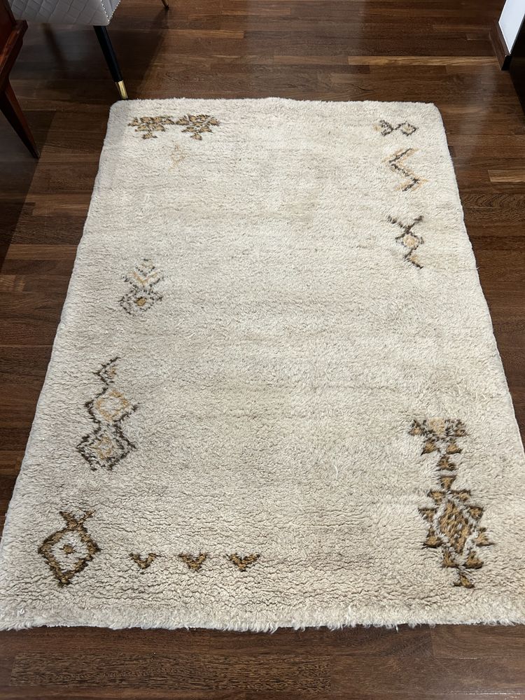 Tapete oriental, berber, feito à mao em pura lã. Lavado. 175x120