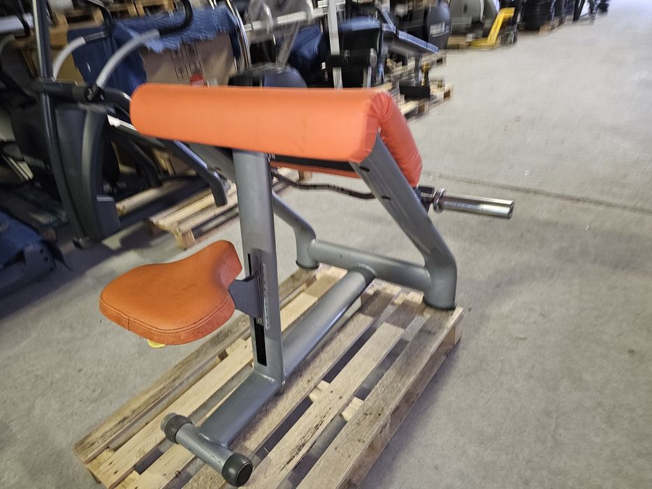 Modlitewnik Ławka Scotta jak Technogym hes olymp