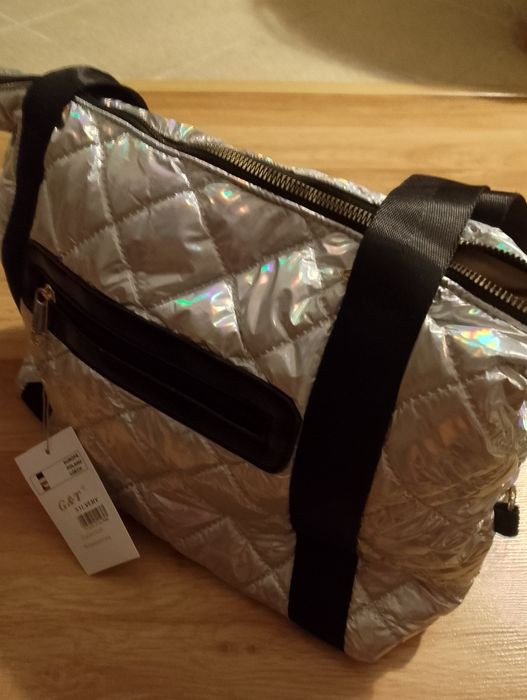 Nowa pikowana torebka srebrna holo na ramię z Fashion Bags