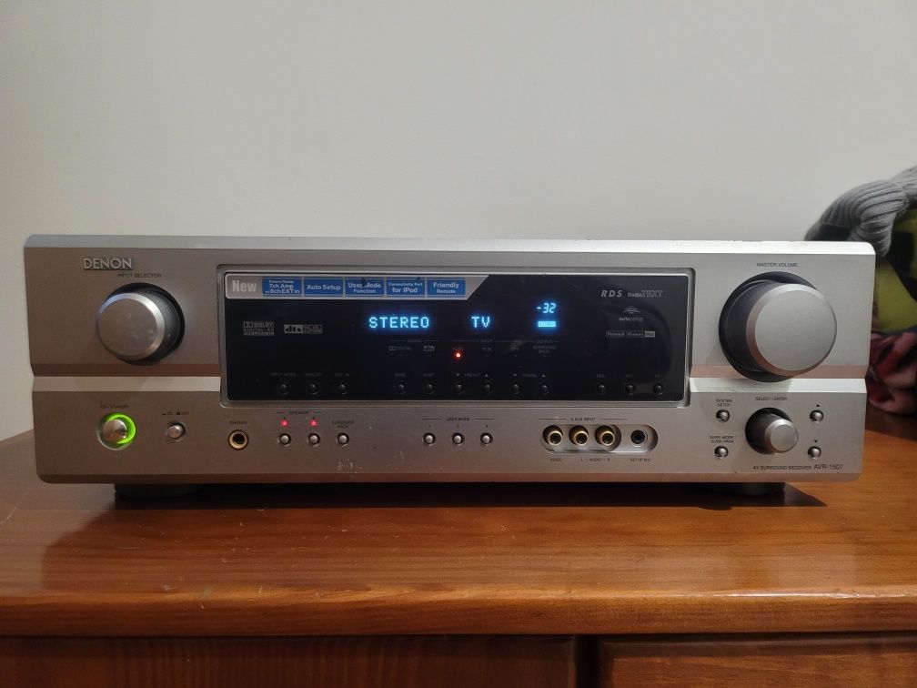 Amplificador de som. Denon.