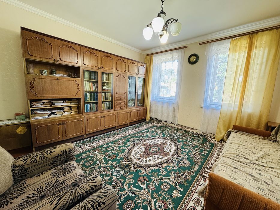 1/2 вул. Благовісна 200 . Центр