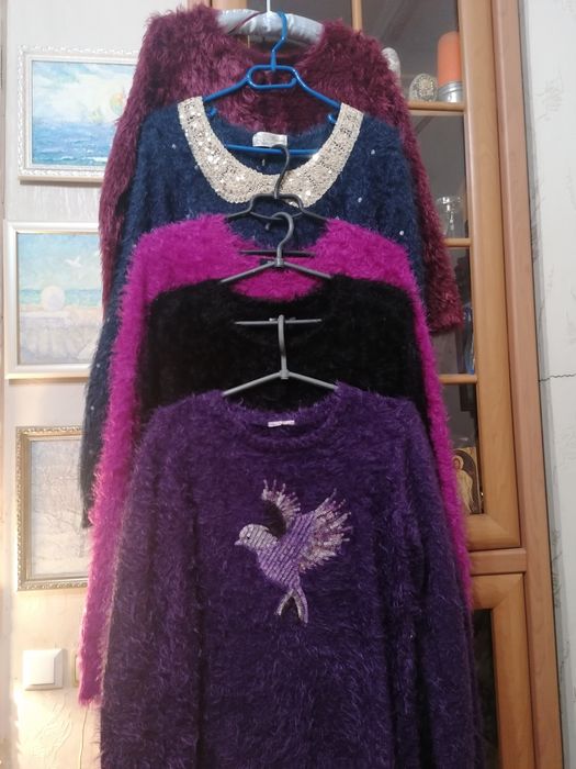 Продаю яркие, теплые свитерочки.