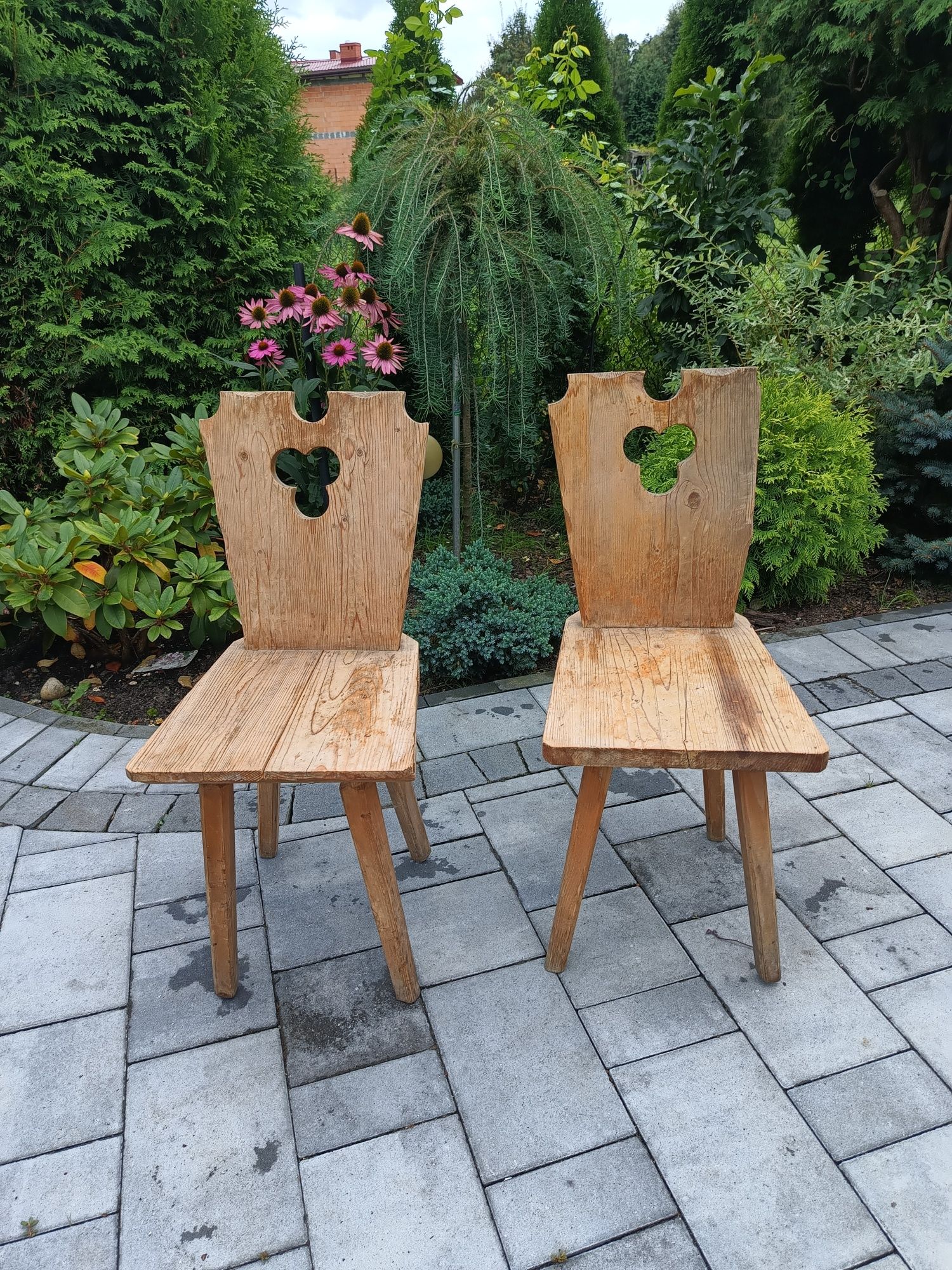 Stare góralskie drewniane krzesła
