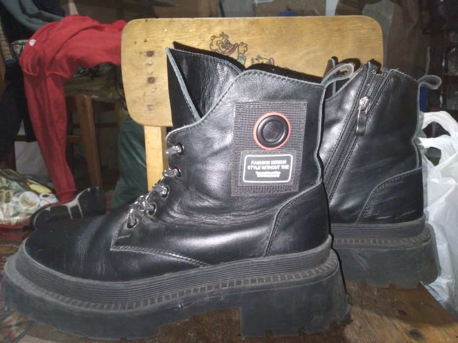 Продаю кожаные ботинки 39.