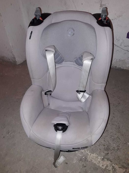 Fotelik samochodowy dla dzieci.