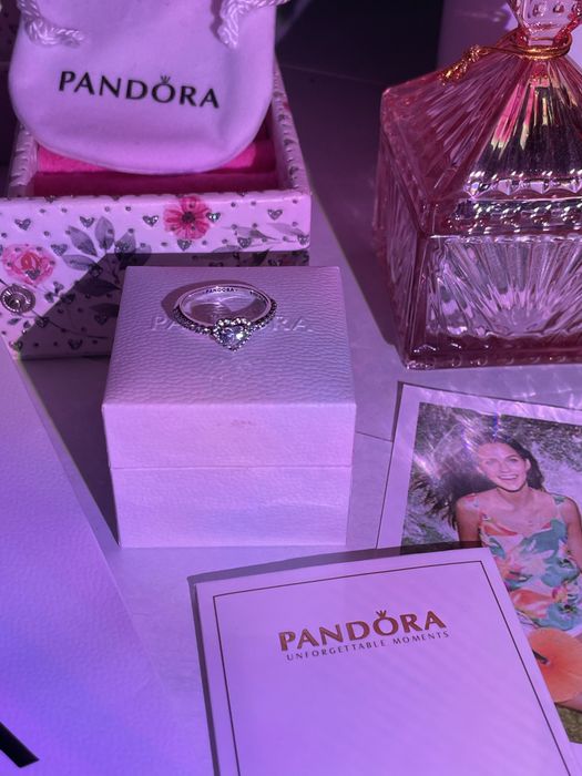 Pandora срібне кільце з білим серцем
