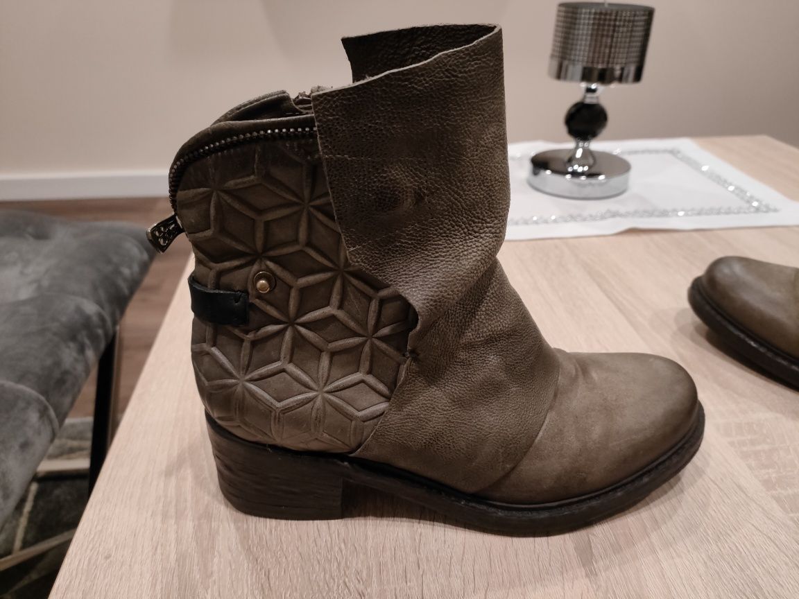 Buty, botki r.39 (jak nowe) A.S.98