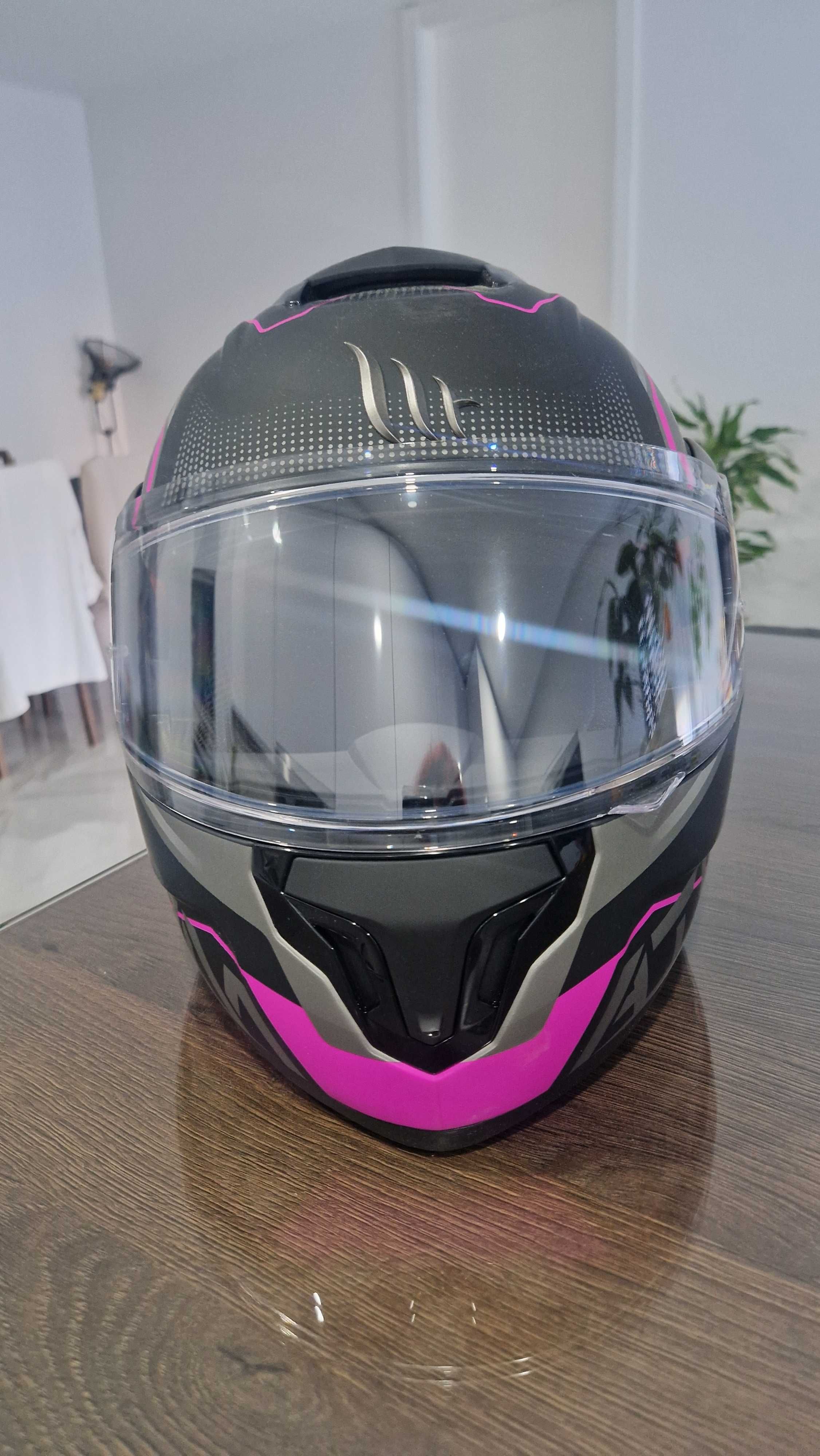 Capacete preto e rosa