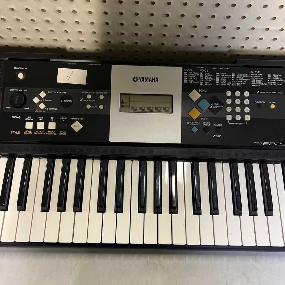 Синтезатор Yamaha PSR E-223,E-263 61 клавиша полифония учеба- из США