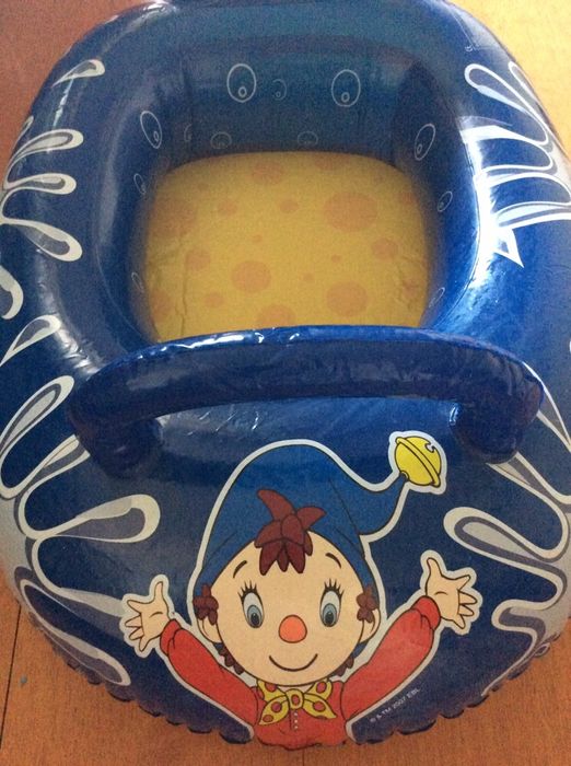 Barco insuflavel + boias e colete + colchao + cruzetas Noddy