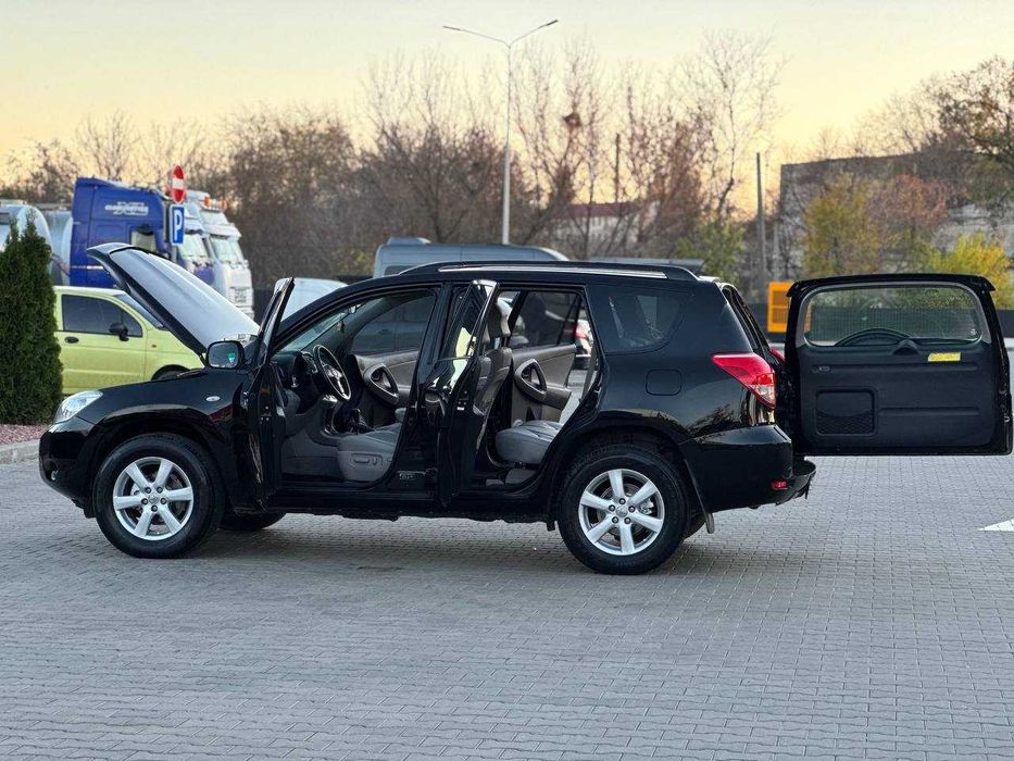 Продам Toyota RAV