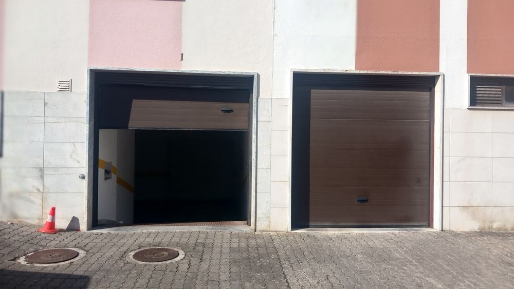 Garagem com luz e tomada