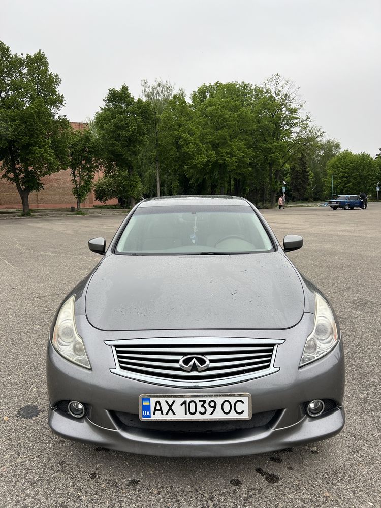 В продажі Infiniti G25 2.5 AT Sport.