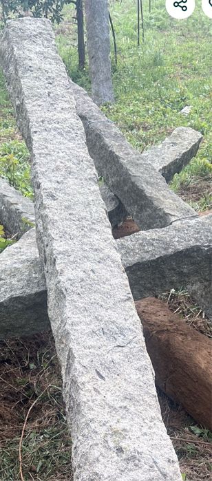 Esteios em pedra,varias unidades