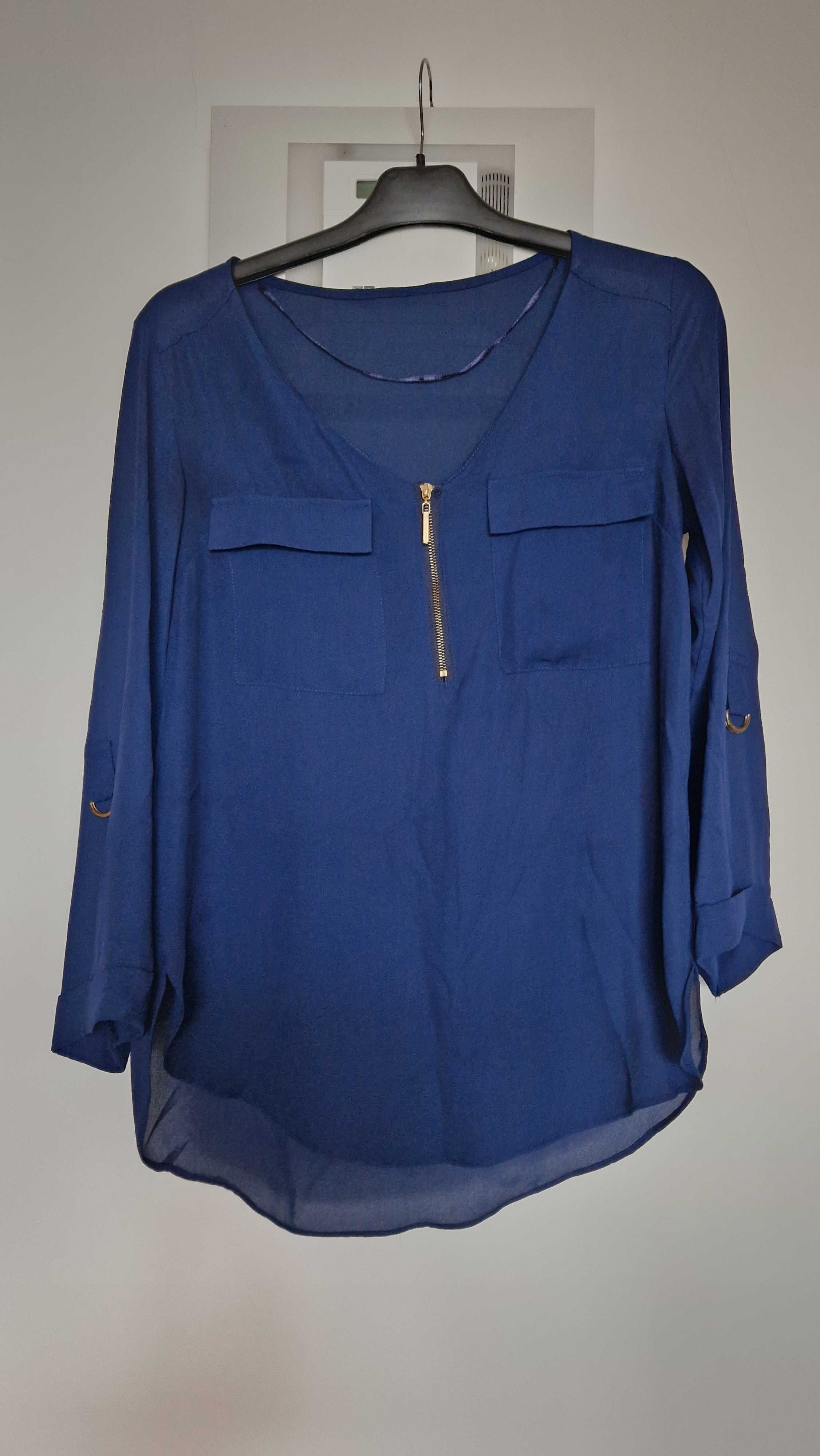 Blusa azul escura, manga comprida, tamanho M