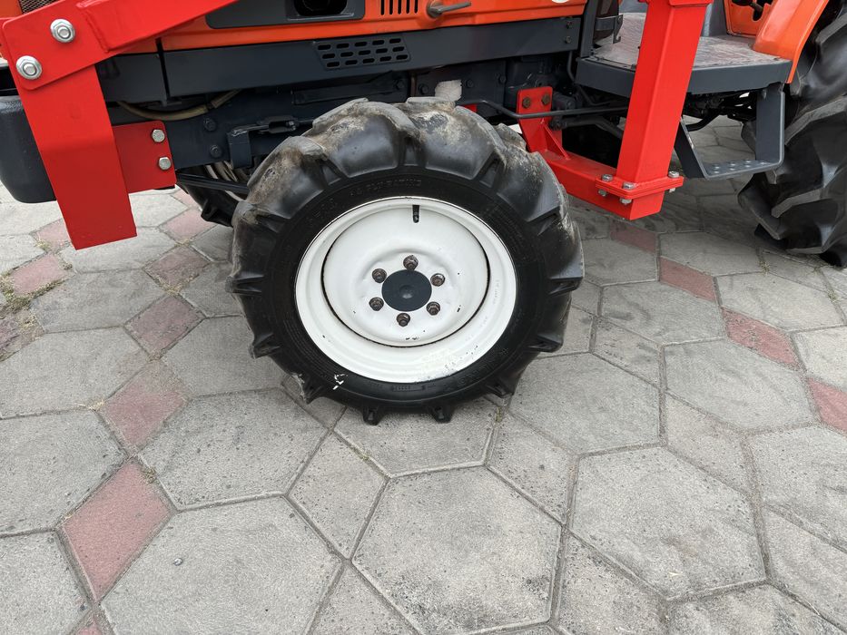 Kubota GL-23 с фронтальным погрузчиком мино-трактор