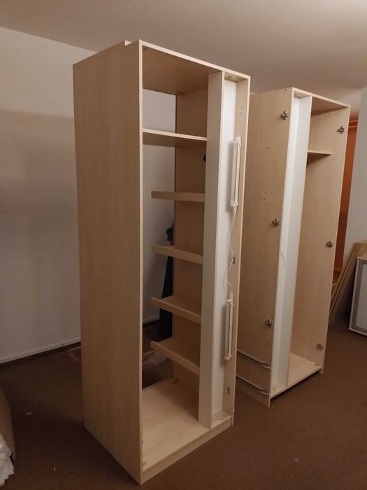 Szafa 3 dzwiowa i z lustrami i szafa 3 dzwiowa stół krzesła i meble