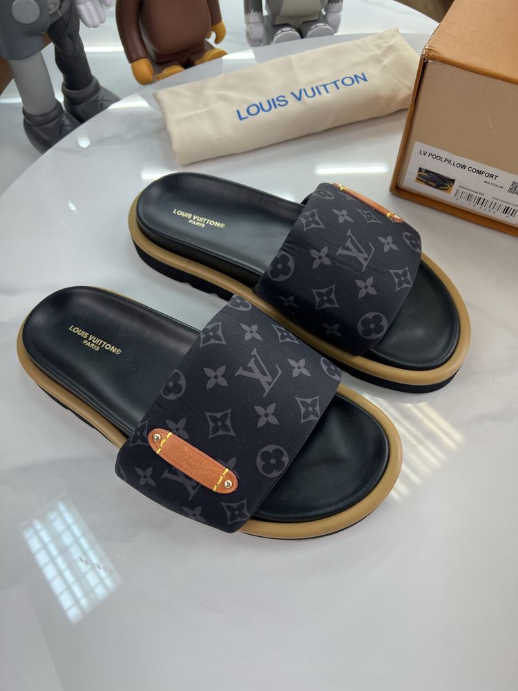 Тапочки сланці LOUIS VUITTON Lv Monogram logo Black
